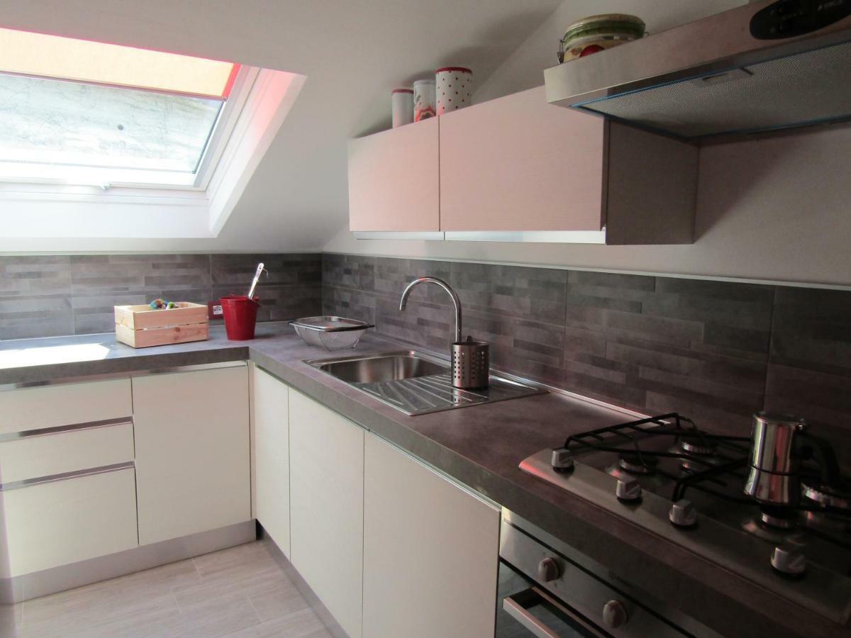 Lucy'S House Apartment Bellano Bagian luar foto